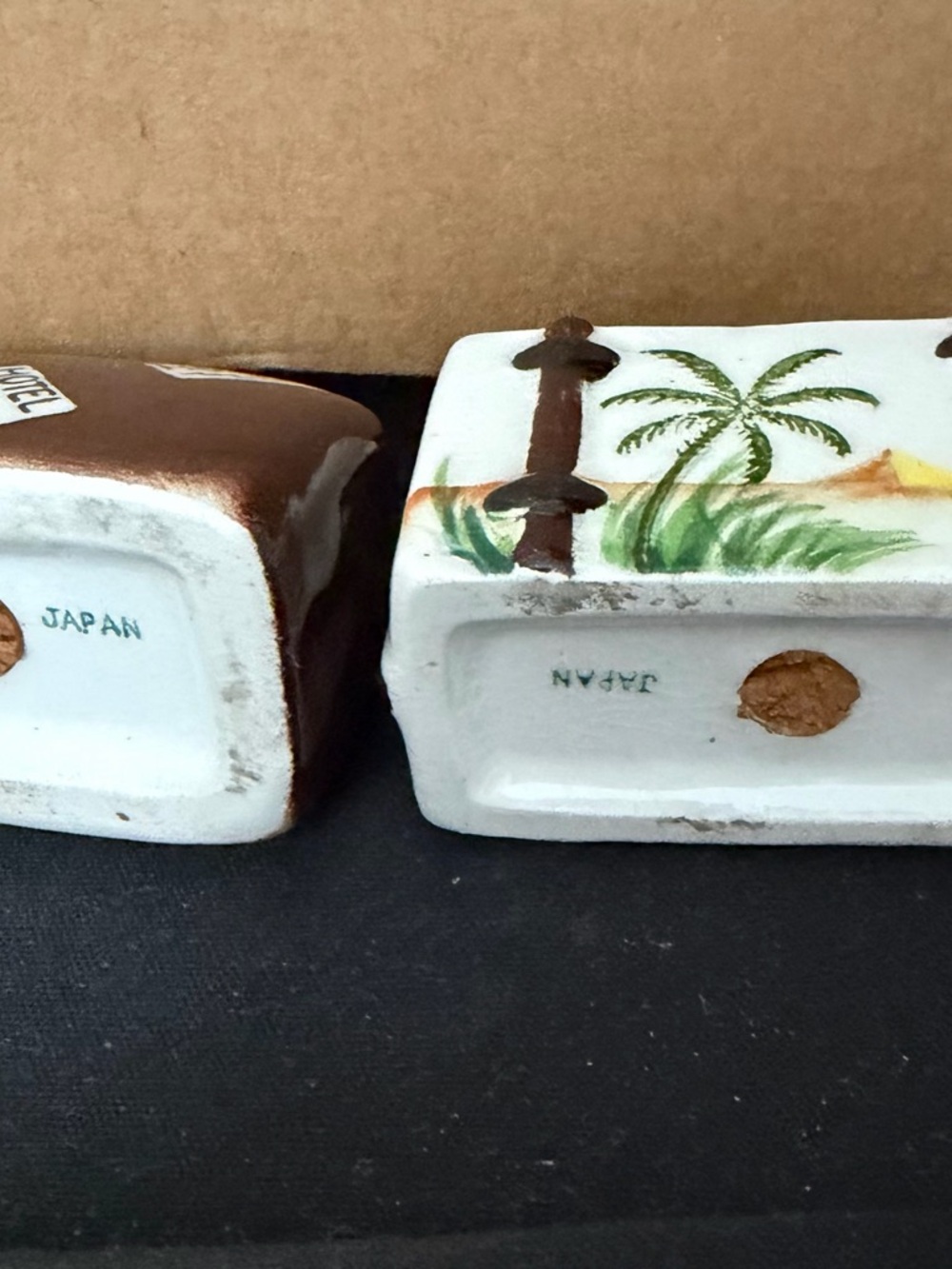 Vintage ceramic salt and pepper shakers shaped like travel luggage and suitcases - Picture 2 of 4